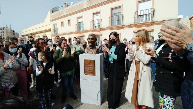 Descubrimiento del busto en homenaje a Juan Rivero en febrero de 2022.