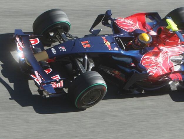 El Toro Rosso de Sebastian Buemi brill&oacute; en una jornada soleada.

Foto: J. C. Toro