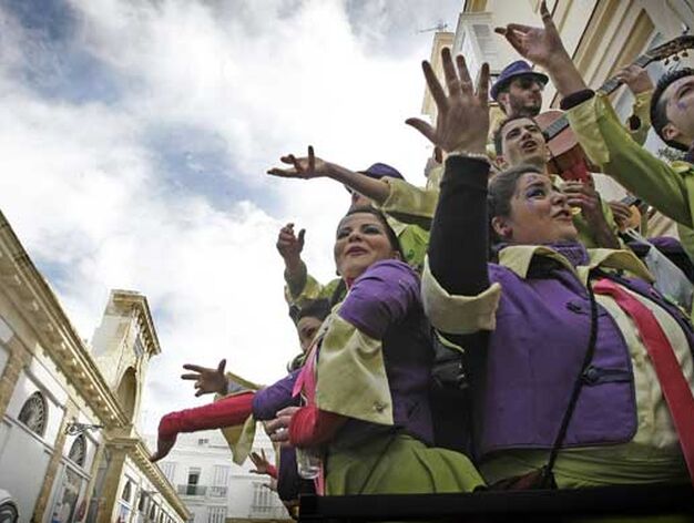Gaditanos y for&aacute;neos tomaron las calles del centro en el primer fin de semana de Carnaval

Foto: Julio Gonzalez