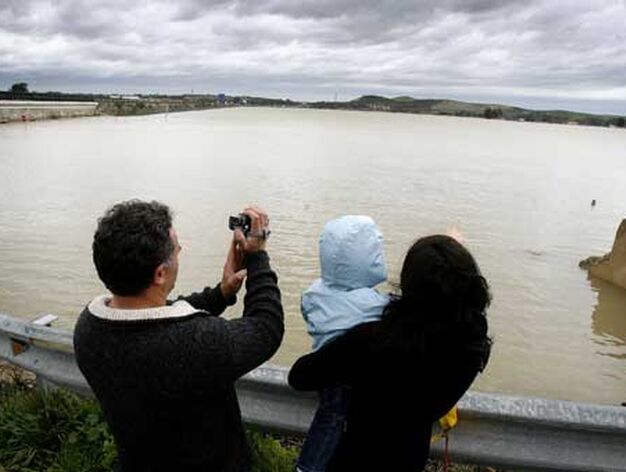 Efectos del temporal en Jerez de la Frontera

Foto: Paco Peri&ntilde;an / Aguilar / Borja Benjumeda / Pascual/ JC Toro / Efe