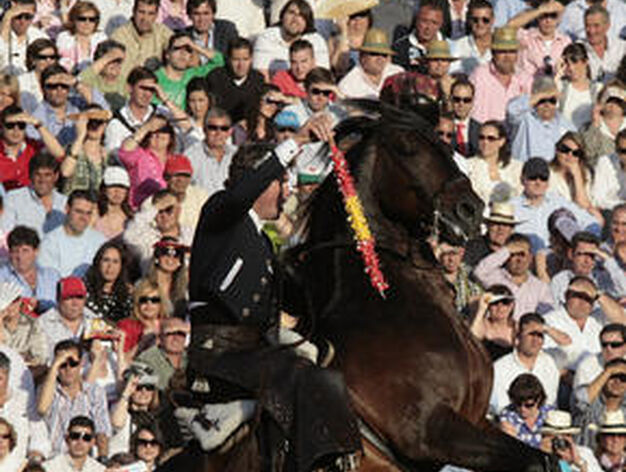 Ferm&iacute;n Boh&oacute;rquez se dispone a colocar un par de banderillas en el tercero con este movimiento precioso del caballo.

Foto: Juan Carlos Mu&ntilde;oz