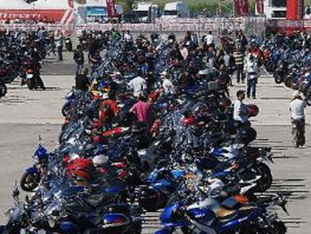 Miles de motos inundan las carreteras de la provincia. 

Foto: Pascual y Juan Carlos Toro