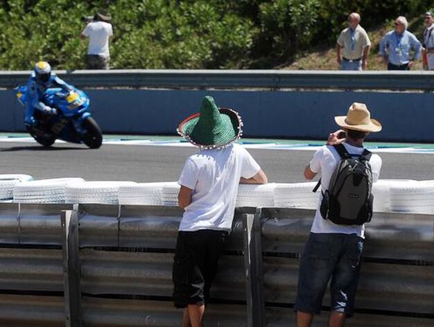 Tamizawa impide el pleno espa&ntilde;ol en los entrenamientos oficiales del Gran Premio de Espa&ntilde;a de Motociclismo, con &acute;poles&acute; para Pedrosa en MotoGP y M&aacute;rquez en 125cc

Foto: Juan Carlos Toro/ Manuel Aranda