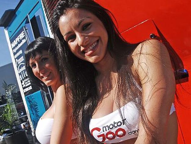 Las chicas del &acute;paddock&acute;, puro espect&aacute;culo en Jerez. 

Foto: Juan Carlos Toro y Manuel Aranda