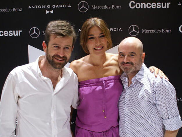 Los dise&ntilde;adores Antonio y Fernando Garc&iacute;a con Raquel Revuelta.

Foto: Alejandro Bautista