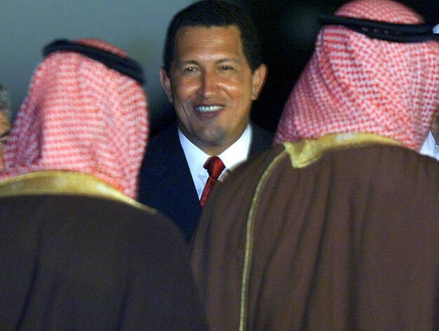 Ch&aacute;vez con miembros de la OPEP en 2000

Foto: Reuters