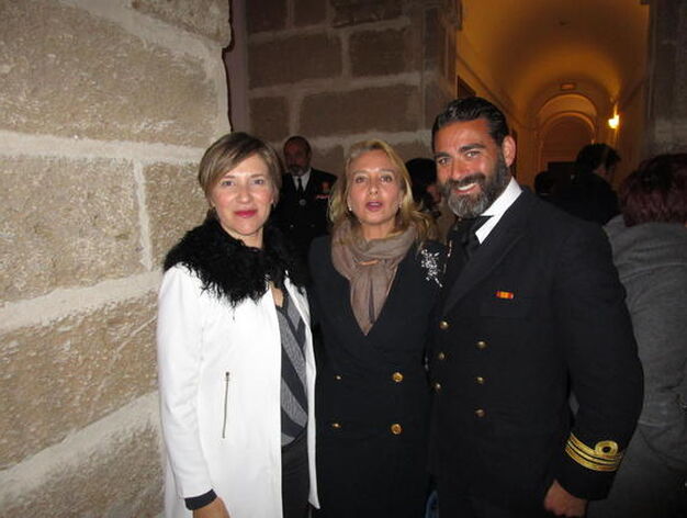 Lourdes Acosta, Almudena Arteaga y Mat&iacute;as Urrrea.

Foto: Ignacio Casas de Ciria