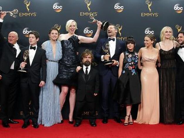 El elenco de la serie 'Juego de Tronos' en la 68 edici&oacute;n de los Premios Emmy.