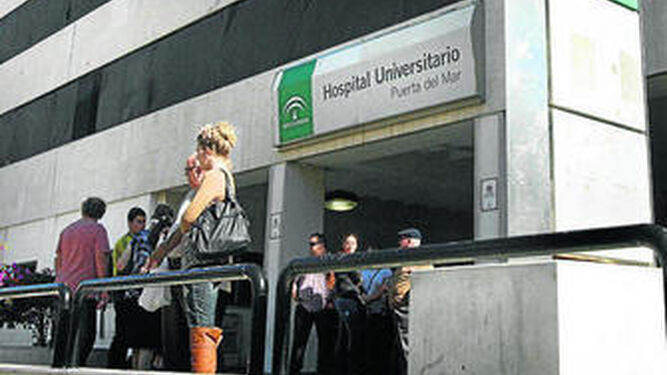 Entrada del Hospital Puerta del Mar.