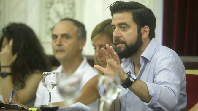 Fran González, líder del PSOE gaditano, en un pasado pleno de la Corporación.