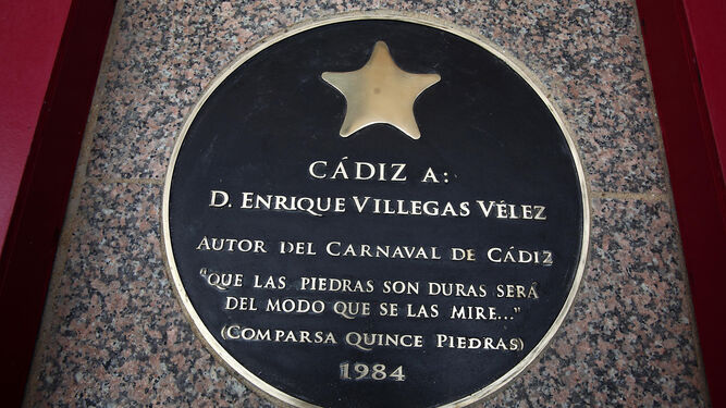 La estrella dedicada a Enrique Villegas en el paseo de la fama del Carnaval.