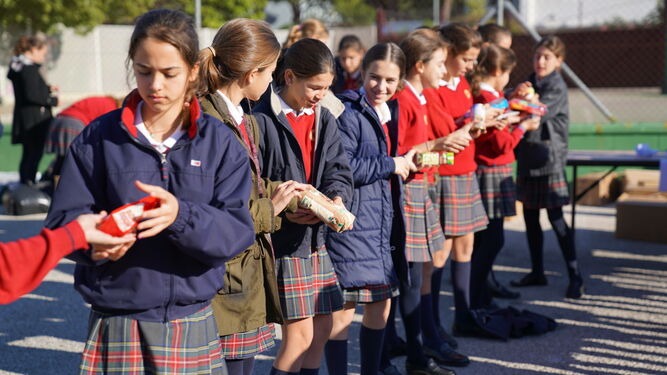 Las alumnas de Grazalema se volcaron con Andaluces Compartiendo.