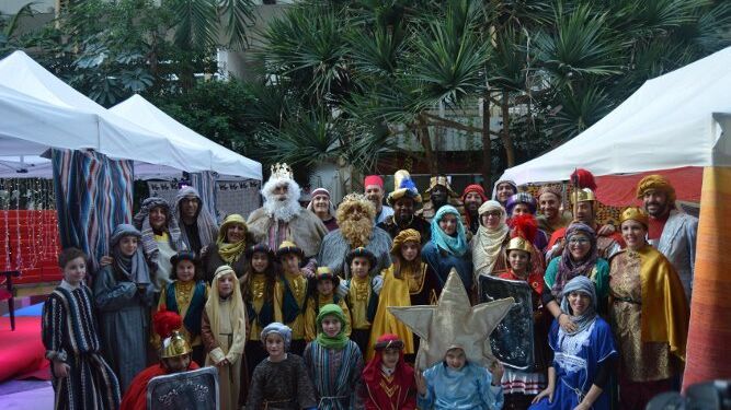 Los Reyes Magos, acompañados de todo su séquito, recibiendo a todos los hijos de colegiados del Colegio Oficial de Graduados e Ingenieros Técnicos Industriales de Cádiz.