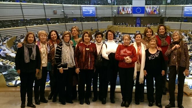 Algunas de las integrantes de la asociación portuense durante su encuentro en el Parlamento europeo.