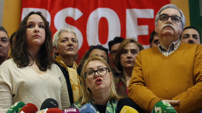 Representantes de 50 plataformas críticas del PSOE.