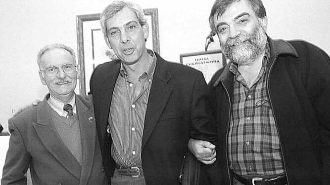 Un acto de Izquierda Unida con Leopoldo Martín (derecha) junto a Jesús Gargallo y José Mena.