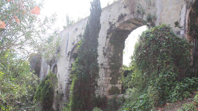 El Ayuntamiento de Vejer pretende poner en valor toda la zona que rodea el acueducto de Santa Lucía.