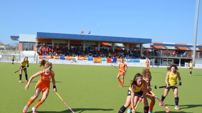 La selección holandesa femenina de hockey vuelve a golear a España en La Isla