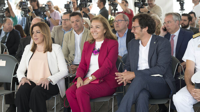 Susana Díaz junto a la secretaria de Estado de Investigación, Carmen Vela, y el alcalde José María González en un acto de la Universidad de Cádiz.