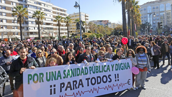 La marcha contra los recortes en la sanidad, ayer en Jerez.