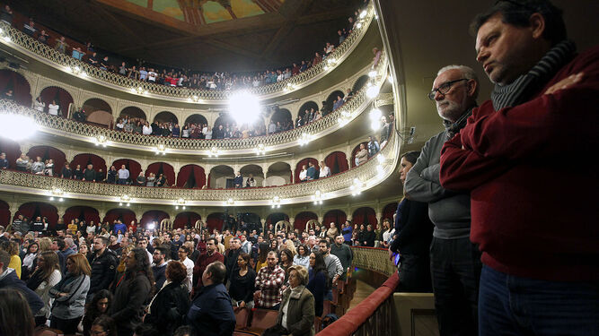Aficionados en el Gran Teatro Falla, en una sesión clasificatoria.