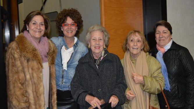 Susana Crespo, Pilar de Sobrino, las hermanas Maribel y Piqui  Valle y María Isabel Grosso Dolarea, durante el acto, organizado por Madre Coraje.