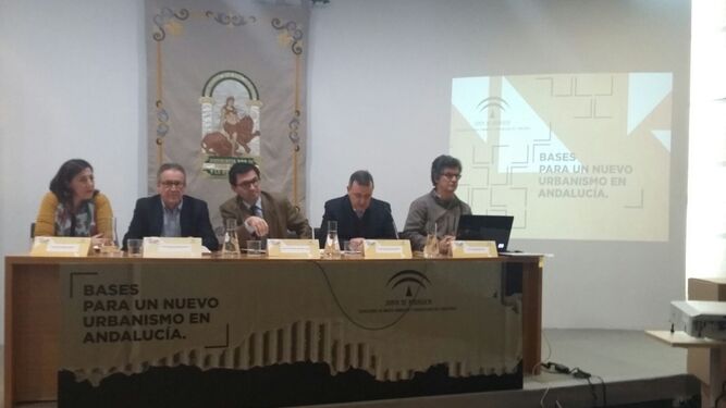 Una imagen de la jornada celebrada este martes sobre la elaboración de la ley urbanística de Andalucía.