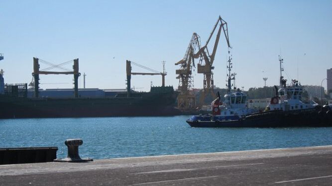 Vista del puerto de Cádiz.