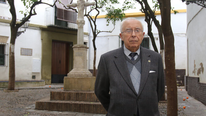Fernando Baquero en la Plaza de Santa Marta./JUAN CARLOS VÁZQUEZ