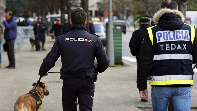 Policía por Gijón.