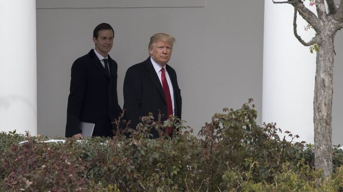 Jared Kushner, con su suegro y presidente de Estados Unidos, Donald Trump.