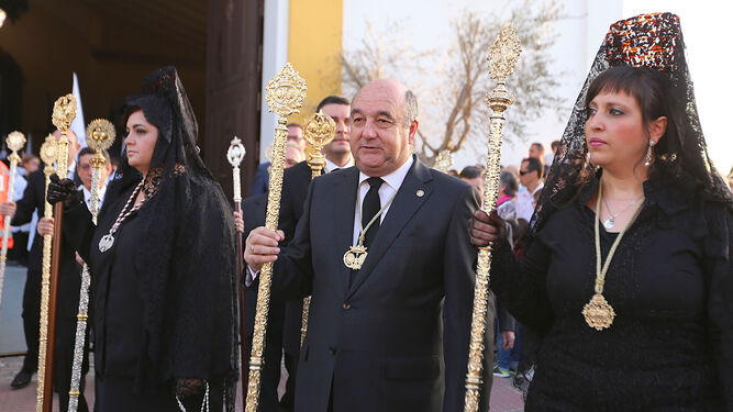 El presidente del Consejo y los hermanos mayores representaron en la procesión del Santo Entierro.