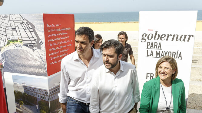 Pedro Sánchez, Fran González e Irene García, en un acto de la campaña de las elecciones municipales de 2015 cuando el primero era secretario federal.