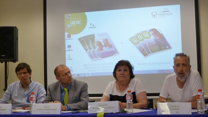 Julio Zarco, Begoña Barragán y Juanjo Ferrer, durante la presentación de su informe de recomendaciones.