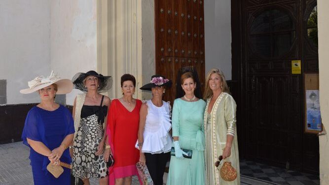 Ángeles Sancho, Pilar Dorado, Esperanza Peinado, Mercedes Julbes, Charo Lacave y Carmen Sifferle.