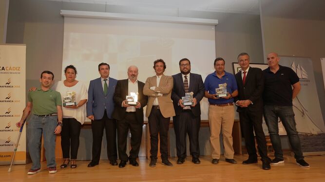 Los galardonados y algunas de las autoridades que asistieron a la entrega de los premios de Onda Cero.