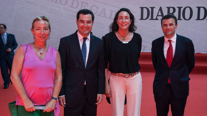 Marta Rodríguez, del PP de El Puerto; Juanma Moreno, presidente del PP andaluz; Loles López, secretaria regional del PP; y Bruno García, concejal por el PP en el Ayuntamiento de Cádiz.