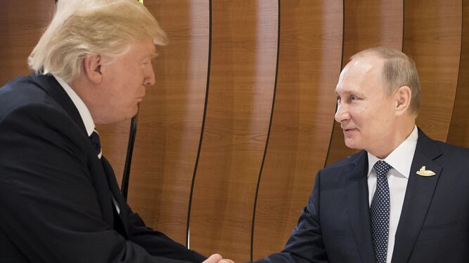 Trump y Putin se saludan personalmente por primera vez