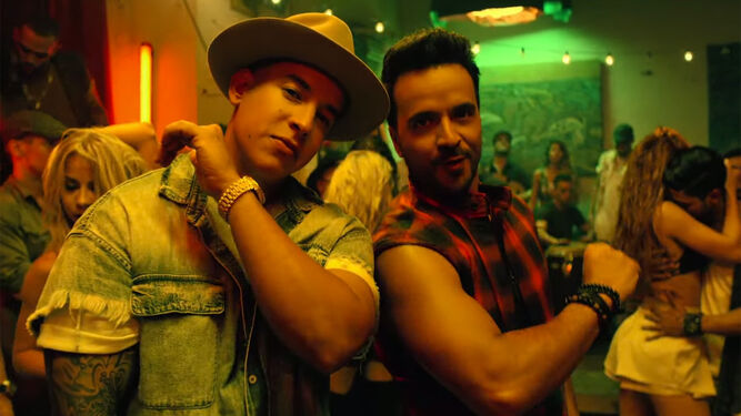 Luis Fonsi junto a Daddy Yankee en el videoclip de 'Despacito'.