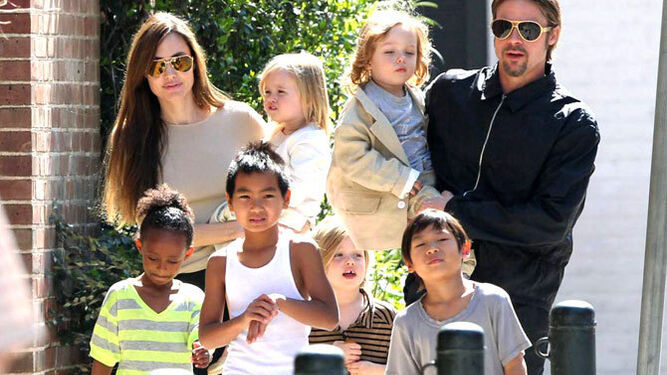 Los actores Angelina Jolie y Brad Pitt tienen seis hijos en común.