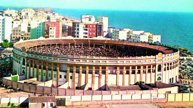 1967 hace 50 añosRomero, Camino y El Cordobés llenan la plaza de Cádiz