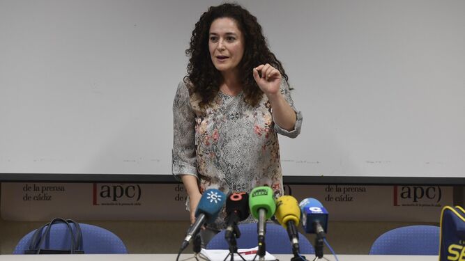 Inmaculada Nieto al inicio de la rueda de prensa que ofreció ayer en la sede de la APC.