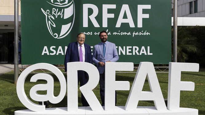 Herrera, en un acto reciente de la RFAF junto al consejero de Turismo.