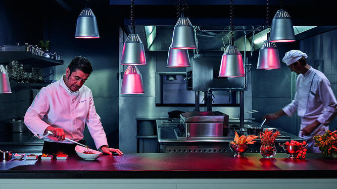 El chileno Claudio Aguirre, chef de los restaurantes y terrazas del Fairmont de Barcelona.