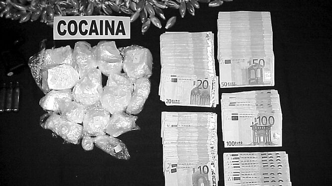 Un alijo de cocaína intervenido por la Policía.