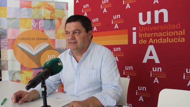 Agustín Galán, vicerrector del Campus de la UNIA de La Rábida, en rueda de prensa.