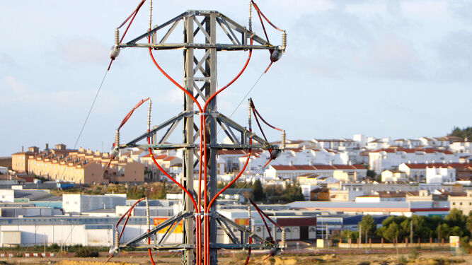 Una torreta del tendido eléctrico en las inmeciaciones del municipio.