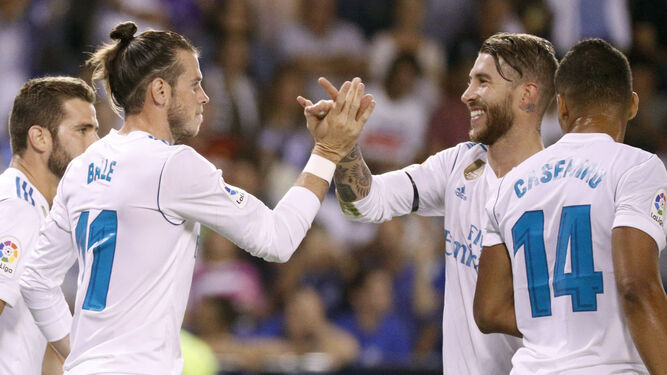 Ramos felicita a Bale, autor del 0-1.