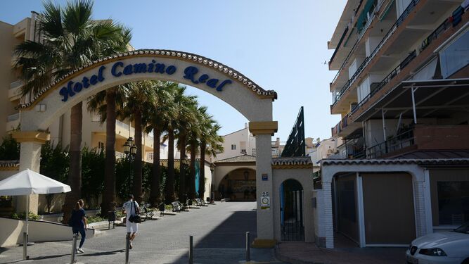 Imagen de la entrada al hotel Camino Real.