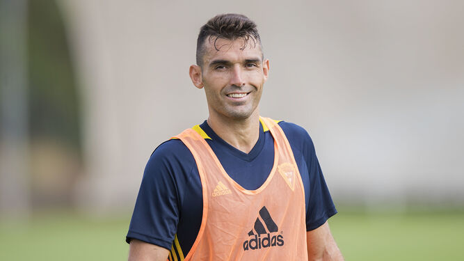 David Barral, en un entrenamiento con el Cádiz.
